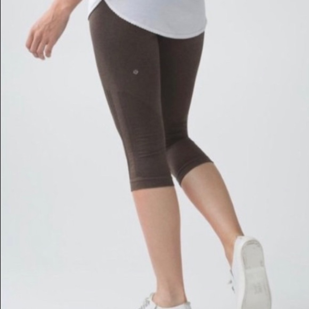 In the flow crop. New with tags incredible material they don’t make it anymore.